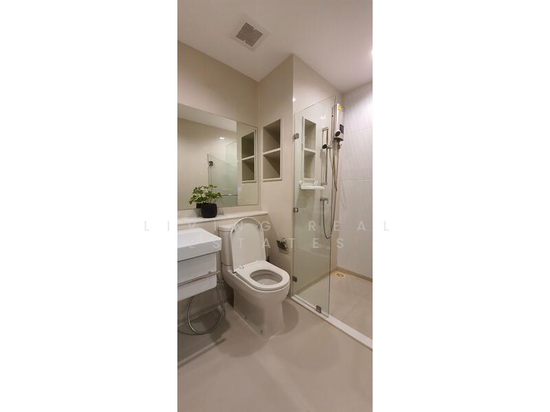 Life Ladprao, Bangkok, 992 Ladprao Road, Jom Phon, Chatuchak, Bangkok, 1 Bedroom, 35 sqm, Condo For Rent, by Living Real Estates, 500129776 - DDproperty.com