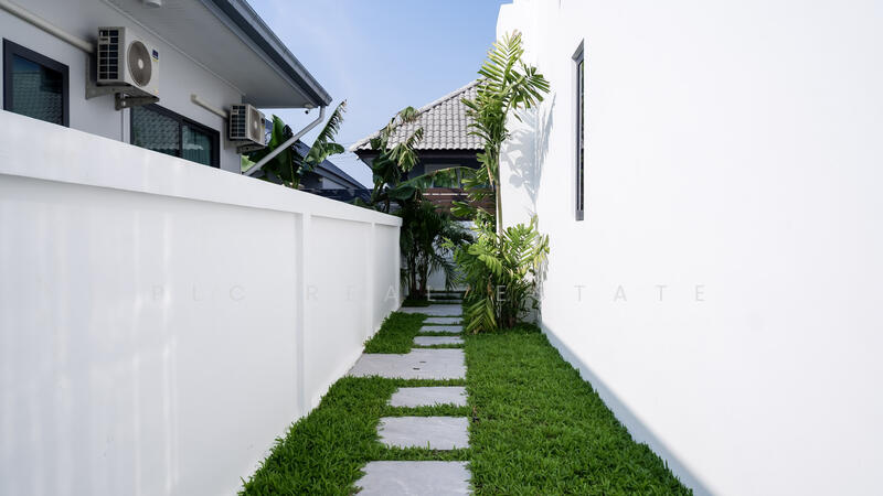Luxury Pool Villa for Sale in East Pattaya Siam Country Club Area, Chon Buri (Pattaya), Bang Lamung, Bang Lamung (Pattaya), Chon Buri (Pattaya), 5 Bedrooms, 330 sqm, Single Detached House For Sale, by PLC Real Estate, 500129841 - DDproperty.com
