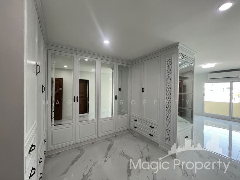 Yenakart Residence, Bangkok, 3 Soi Prasat Suk, Chong Nonsi, Yan Nawa, Bangkok, 4 Bedrooms, 450 sqm, Townhouse For Rent, by Magic Property, 500129911 - DDproperty.com