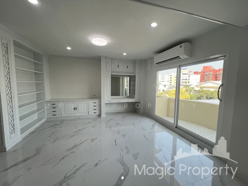 Yenakart Residence, Bangkok, 3 Soi Prasat Suk, Chong Nonsi, Yan Nawa, Bangkok, 4 Bedrooms, 450 sqm, Townhouse For Rent, by Magic Property, 500129911 - DDproperty.com