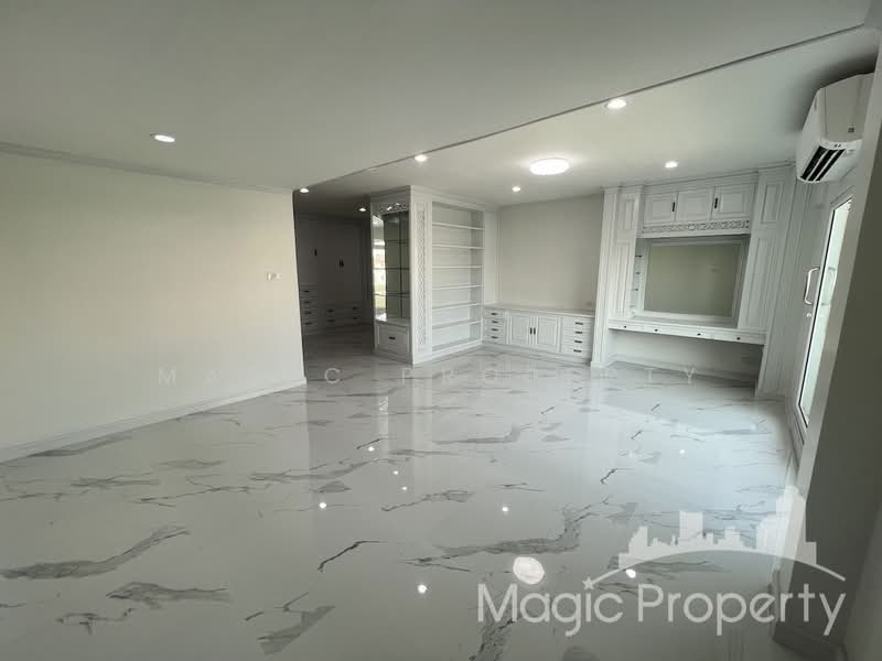 Yenakart Residence, Bangkok, 3 Soi Prasat Suk, Chong Nonsi, Yan Nawa, Bangkok, 4 Bedrooms, 450 sqm, Townhouse For Rent, by Magic Property, 500129911 - DDproperty.com