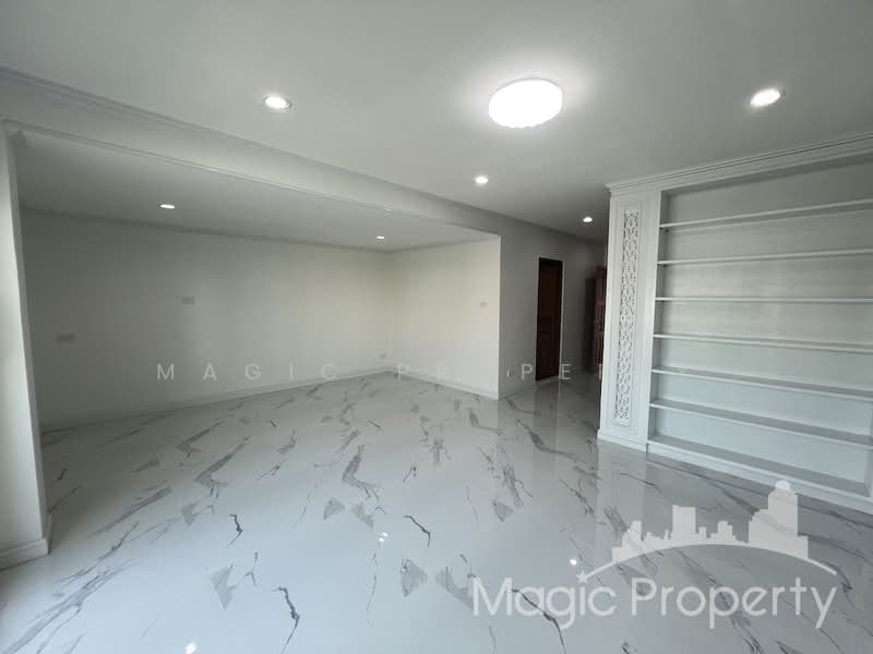 Yenakart Residence, Bangkok, 3 Soi Prasat Suk, Chong Nonsi, Yan Nawa, Bangkok, 4 Bedrooms, 450 sqm, Townhouse For Rent, by Magic Property, 500129911 - DDproperty.com