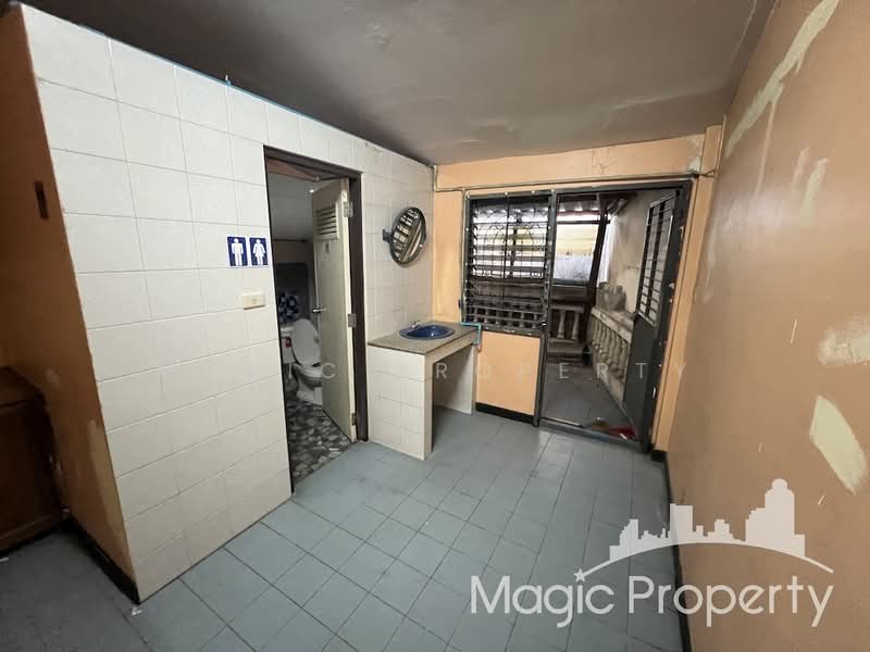 Commercial Shophouse for Rent on Sukhumvit Road, Bangkok, Khlong Tan Nua, Watthana, Bangkok, , 130 sqm, Shophouse For Rent, by Magic Property, 500130167 - DDproperty.com
