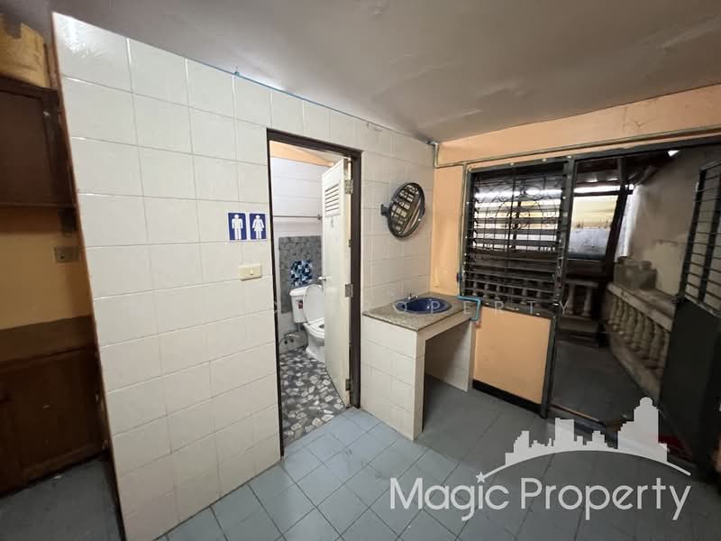 Commercial Shophouse for Rent on Sukhumvit Road, Bangkok, Khlong Tan Nua, Watthana, Bangkok, , 130 sqm, Shophouse For Rent, by Magic Property, 500130167 - DDproperty.com