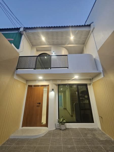 For Sale - ์Near BTS Phunnawithi 700m. Townhouse 2f 4.99MB., Bangkok