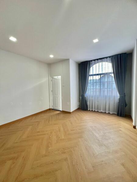 ขาย - Petchpailin Phraya Suren 35 : เพชรไพลิน พระยาสุเรนทร์ 35, กรุงเทพ