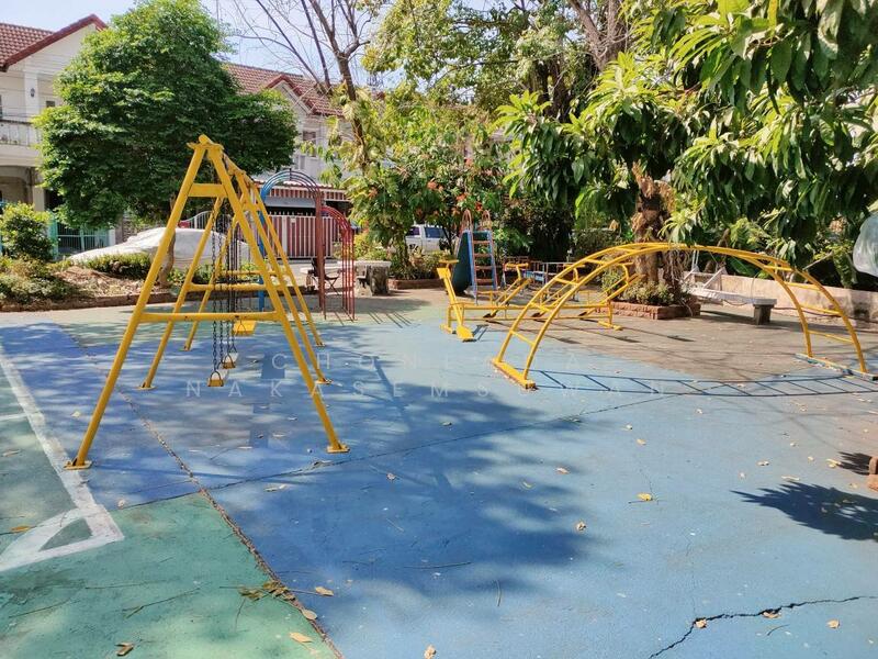  สนามเด็กเล่น 