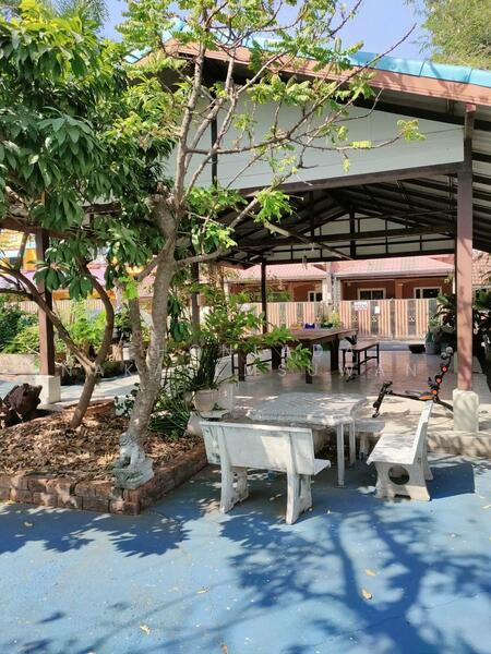  ศาลานั่งเล่น, ประชุม? 