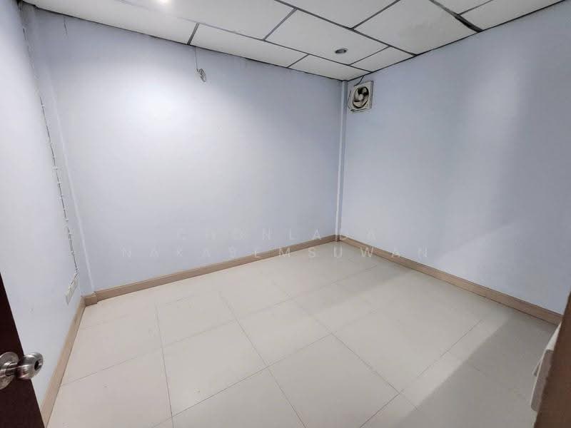 Phoem Phun Thani Village Kaset-Nawamin, Bangkok, ประเสริฐมนูกิจ, Nuan Chan, Bueng Kum, Bangkok, 3 Bedrooms, 200 sqm, Townhouse For Sale, by Chonlada Nakasemsuwan, 500131380 - ชั้น2 ห้องนอนกลาง มีหน้าต่าง - DDproperty.com