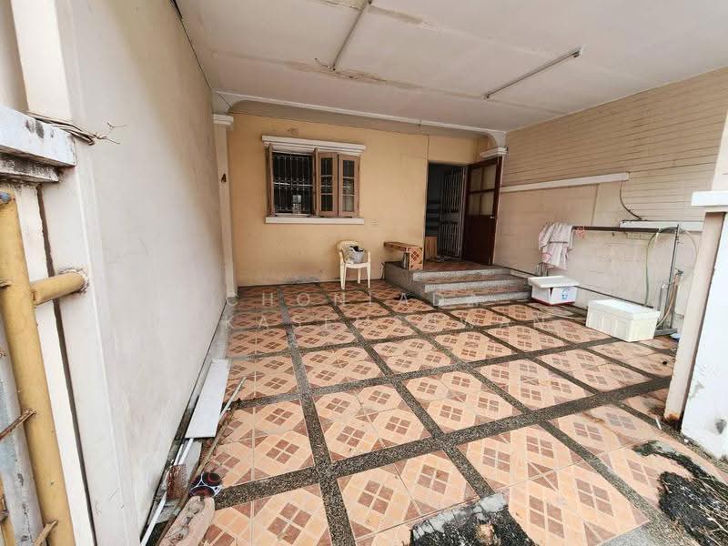 Phoem Phun Thani Village Kaset-Nawamin, Bangkok, ประเสริฐมนูกิจ, Nuan Chan, Bueng Kum, Bangkok, 3 Bedrooms, 200 sqm, Townhouse For Sale, by Chonlada Nakasemsuwan, 500131380 - หน้าบ้าน จอดรถ 1คัน - DDproperty.com