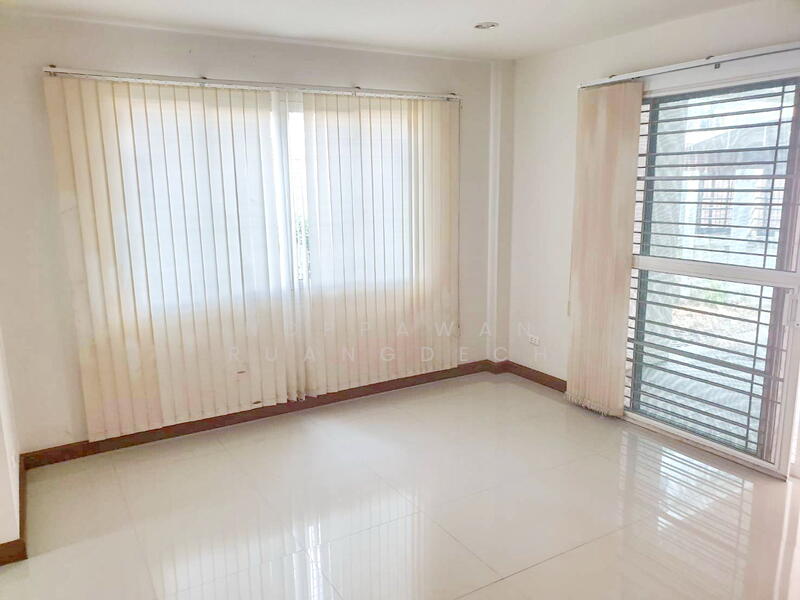 ให้เช่า - ให้เช่า ทาวน์โฮม 3 ชั้น ทาสีใหม่ทั้งหลัง ถนนสุทธิสาร ใกล้ MRT สุทธิสาร 1 กม., กรุงเทพ