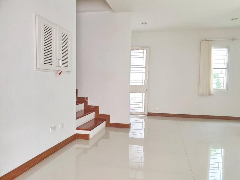 ให้เช่า - ให้เช่า ทาวน์โฮม 3 ชั้น ทาสีใหม่ทั้งหลัง ถนนสุทธิสาร ใกล้ MRT สุทธิสาร 1 กม., กรุงเทพ