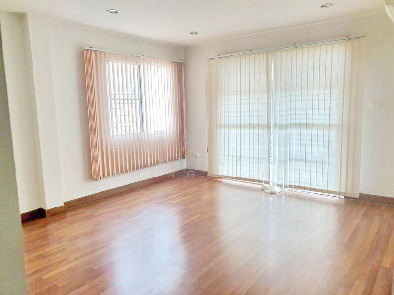 ให้เช่า - ให้เช่า ทาวน์โฮม 3 ชั้น ทาสีใหม่ทั้งหลัง ถนนสุทธิสาร ใกล้ MRT สุทธิสาร 1 กม., กรุงเทพ