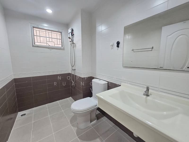 ให้เช่า ทาวน์โฮม 3 ชั้น ทาสีใหม่ทั้งหลัง ถนนสุทธิสาร ใกล้ MRT สุทธิสาร 1 กม., กรุงเทพ, สามเสนนอก, ห้วยขวาง, กรุงเทพ, 116 ตร.ม., ทาวน์เฮ้าส์ ให้เช่า, โดย Noppawan Ruangdech, 500131453 - DDproperty.com