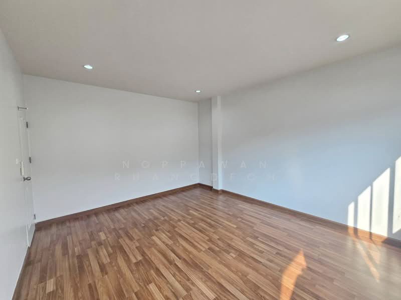 ให้เช่า ทาวน์โฮม 3 ชั้น ทาสีใหม่ทั้งหลัง ถนนสุทธิสาร ใกล้ MRT สุทธิสาร 1 กม., กรุงเทพ, สามเสนนอก, ห้วยขวาง, กรุงเทพ, 116 ตร.ม., ทาวน์เฮ้าส์ ให้เช่า, โดย Noppawan Ruangdech, 500131453 - DDproperty.com