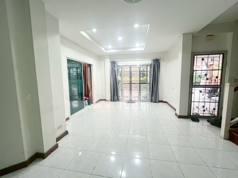 Floraville Rangsit-Pathumthani, Pathum Thani, รังสิต-ปทุมธานี, Bang Phun, Muang Pathum Thani, Pathum Thani, 4 Bedrooms, 200 sqm, Single Detached House For Sale, by ภัทรนัน อิศรางกูร ณ อยุธยา, 500131495 - DDproperty.com