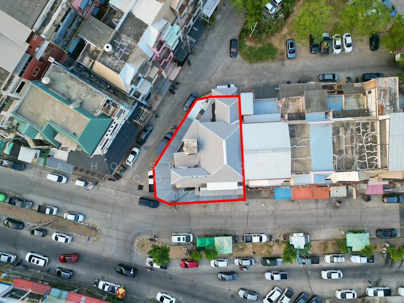 For Sale - Building for sale in the heart of Sriracha, excellent location, with existing business., Chon Buri (Pattaya)