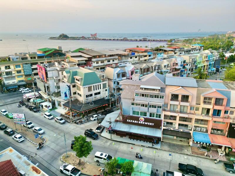 For Sale - Building for sale in the heart of Sriracha, excellent location, with existing business., Chon Buri (Pattaya)