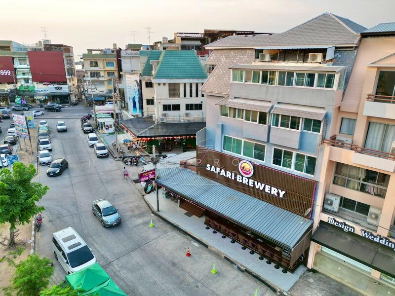 For Sale - Building for sale in the heart of Sriracha, excellent location, with existing business., Chon Buri (Pattaya)