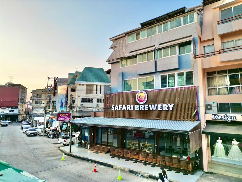 For Sale - Building for sale in the heart of Sriracha, excellent location, with existing business., Chon Buri (Pattaya)