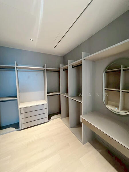EI8HTEEN SEVEN - One Bangkok : เอททีน เซเว่น-วัน แบงค็อก, กรุงเทพ, 187 ถ.วิทยุ, ลุมพินี, ปทุมวัน, กรุงเทพ, 177 ตร.ม., คอนโด ขาย, โดย Kevin, 500132125 - master bedroom walk-in closet - DDproperty.com