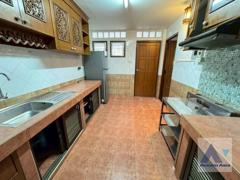 For Rent - Oriental Style House in Compound with Pool, Bangkok
