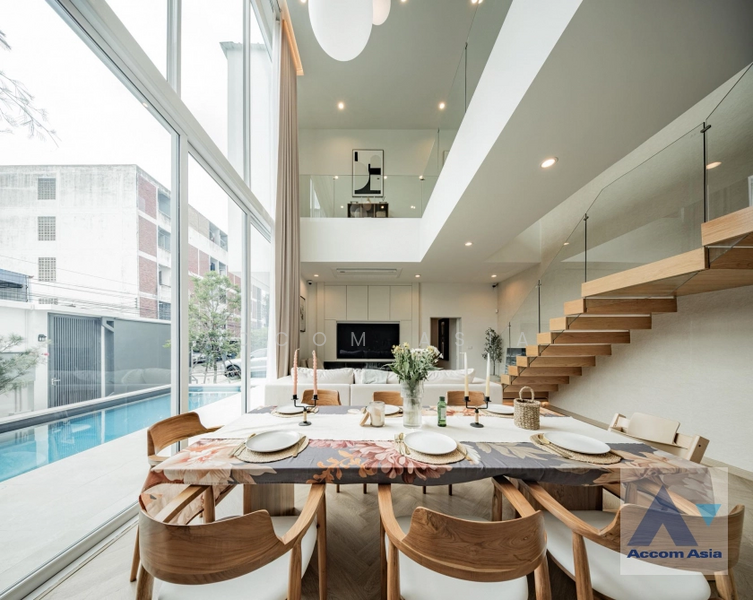 ให้เช่า - Newly renovated, Private Swimming Pool, Double High Ceiling 3 Bedrooms House for Sale and Rent in La, กรุงเทพ