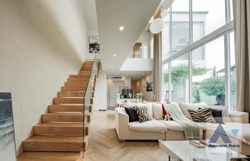 ให้เช่า - Newly renovated, Private Swimming Pool, Double High Ceiling 3 Bedrooms House for Sale and Rent in La, กรุงเทพ