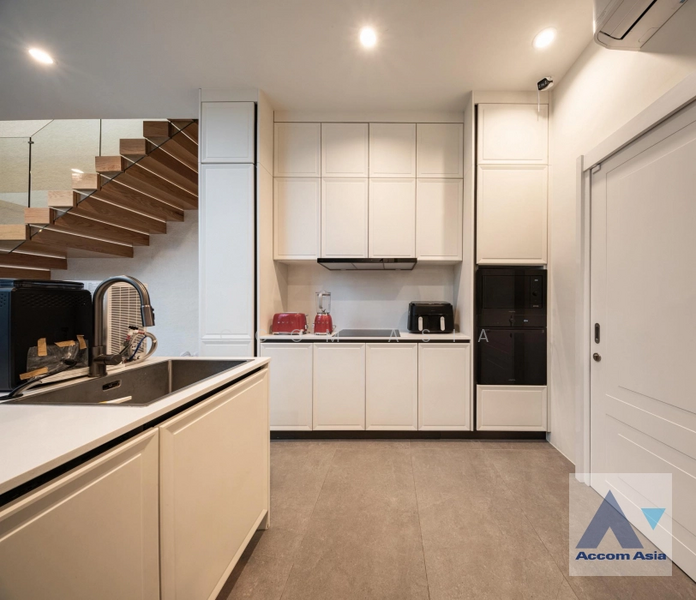 ให้เช่า - Newly renovated, Private Swimming Pool, Double High Ceiling 3 Bedrooms House for Sale and Rent in La, กรุงเทพ