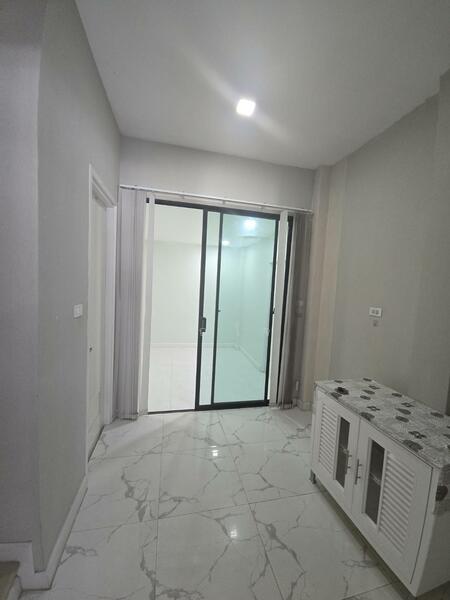 For Sale - ตึกมุมหายาก ทำเลการค้า เหมาะสำหรับทำHome ออฟฟิศ ,Clinic หรือทำค้าขาย !! อาคารพาณิชย์4ชั้น 34.8 ตร.วา, Samut Prakan