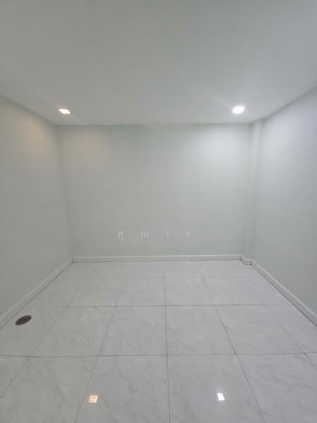 For Sale - ตึกมุมหายาก ทำเลการค้า เหมาะสำหรับทำHome ออฟฟิศ ,Clinic หรือทำค้าขาย !! อาคารพาณิชย์4ชั้น 34.8 ตร.วา, Samut Prakan