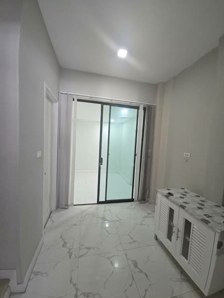 ขาย - ตึกมุมหายาก ทำเลการค้า เหมาะสำหรับทำHome ออฟฟิศ ,Clinic หรือทำค้าขาย !! อาคารพาณิชย์4ชั้น 34.8 ตร.วา, สมุทรปราการ