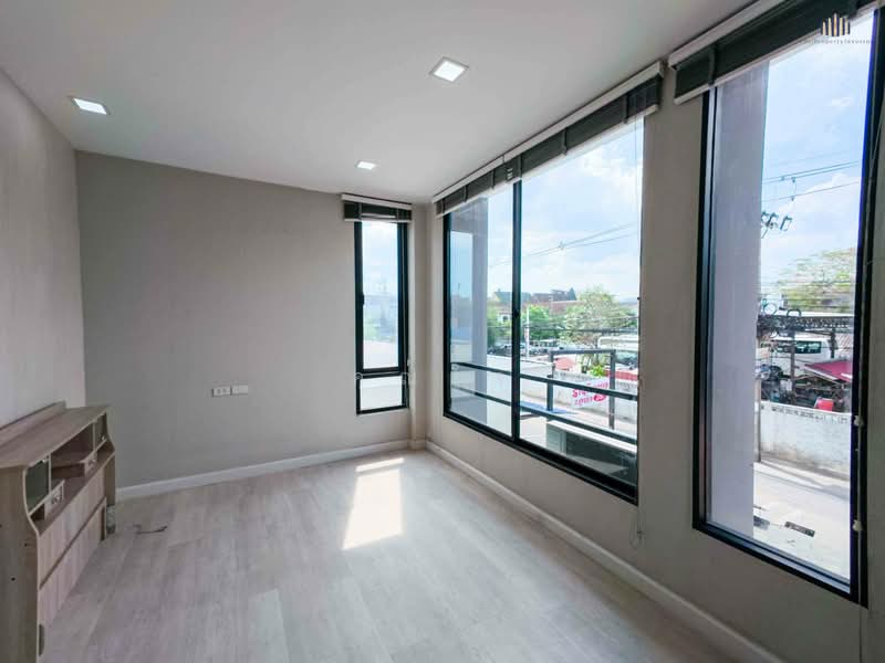 For Sale - ตึกมุมหายาก ทำเลการค้า เหมาะสำหรับทำHome ออฟฟิศ ,Clinic หรือทำค้าขาย !! อาคารพาณิชย์4ชั้น 34.8 ตร.วา, Samut Prakan