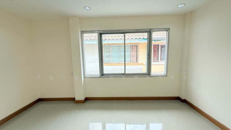 Poonsinh Thani 3, Bangkok, Rat Phatthana Road, Khlong Song Ton Nun, Lat Krabang, Bangkok, 3 Bedrooms, 150 sqm, Townhouse For Sale, by Tanrada Tongsub, 500132383 - DDproperty.com