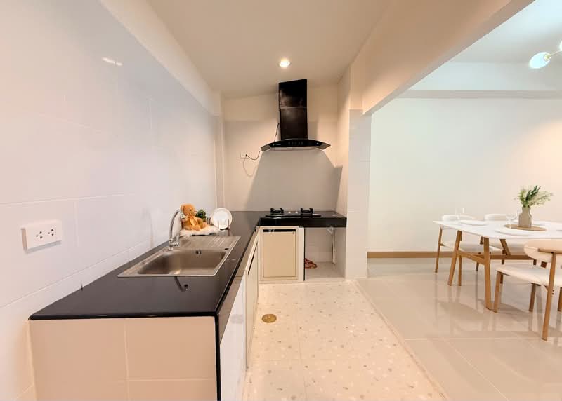 Poonsinh Thani 3, Bangkok, Rat Phatthana Road, Khlong Song Ton Nun, Lat Krabang, Bangkok, 3 Bedrooms, 150 sqm, Townhouse For Sale, by Tanrada Tongsub, 500132383 - DDproperty.com