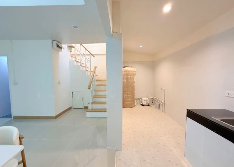 Poonsinh Thani 3, Bangkok, Rat Phatthana Road, Khlong Song Ton Nun, Lat Krabang, Bangkok, 3 Bedrooms, 150 sqm, Townhouse For Sale, by Tanrada Tongsub, 500132383 - DDproperty.com