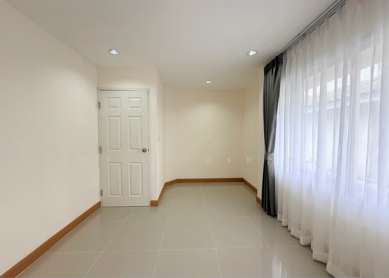 Poonsinh Thani 3, Bangkok, Rat Phatthana Road, Khlong Song Ton Nun, Lat Krabang, Bangkok, 3 Bedrooms, 150 sqm, Townhouse For Sale, by Tanrada Tongsub, 500132383 - DDproperty.com