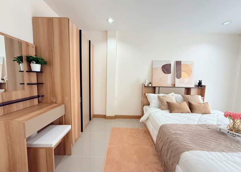 Poonsinh Thani 3, Bangkok, Rat Phatthana Road, Khlong Song Ton Nun, Lat Krabang, Bangkok, 3 Bedrooms, 150 sqm, Townhouse For Sale, by Tanrada Tongsub, 500132383 - DDproperty.com