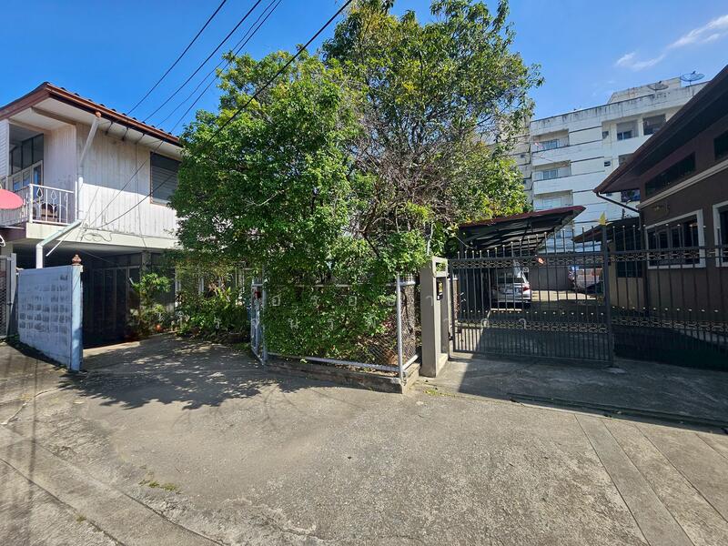 For Sale - ขายที่ดินพร้อมสิ่งปลูกสร้างทำเลหายาก ย่านสามเสน – ซอยองครักษ์ เงียบสงบ เป็นส่วนตัว ใจกลางเมืองชั้นใน, Bangkok