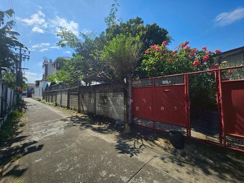 For Sale - ขายที่ดินพร้อมสิ่งปลูกสร้างทำเลหายาก ย่านสามเสน – ซอยองครักษ์ เงียบสงบ เป็นส่วนตัว ใจกลางเมืองชั้นใน, Bangkok