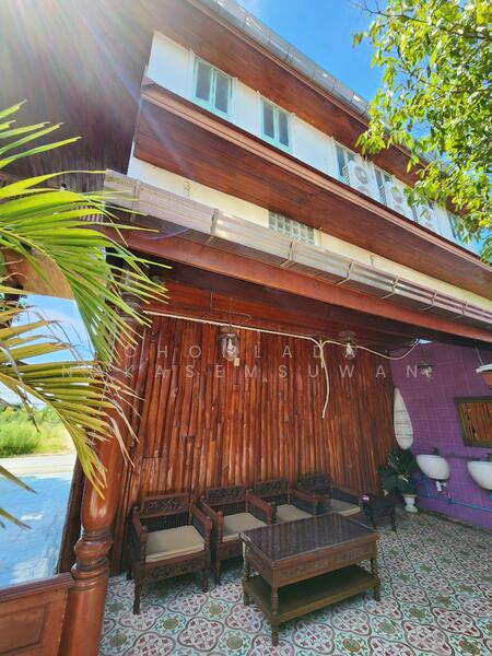 เกสต์เฮ้าส์ อยุธยา, พระนครศรีอยุธยา, สวนพริก, พระนครศรีอยุธยา, พระนครศรีอยุธยา, 1,000 ตร.ม., กิจการ ขาย, โดย Chonlada Nakasemsuwan, 500132422 - อ่างล้างมือ หน้าห้องน้ำทีพักเรือนทรงไทย  - DDproperty.com