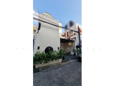 ขาย - ทองหล่อ ทาวน์เฮาส์เหมาะทำค้าขาย กิจการ บาร์ สปา คลินิค, กรุงเทพ