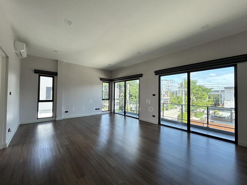 ขาย - Venue ID Motorway Rama 9 : เวนิว ไอดี มอเตอร์เวย์ พระราม 9, กรุงเทพ