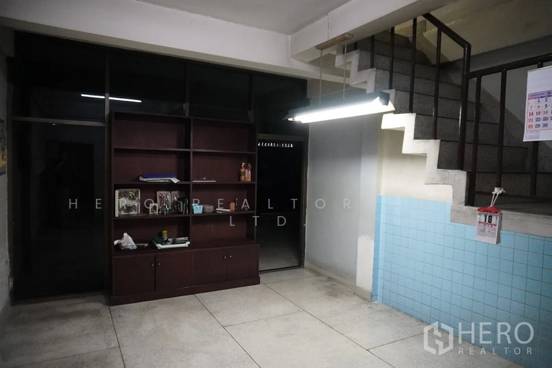 For Rent - For rent Shophouse 600sqm in Khlong Toei Nuea Watthana BTS Ekkamai HRE00160, Bangkok