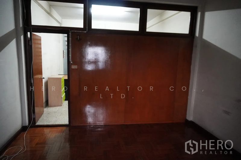 For Rent - For rent Shophouse 600sqm in Khlong Toei Nuea Watthana BTS Ekkamai HRE00160, Bangkok