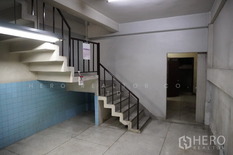 For Rent - For rent Shophouse 600sqm in Khlong Toei Nuea Watthana BTS Ekkamai HRE00160, Bangkok