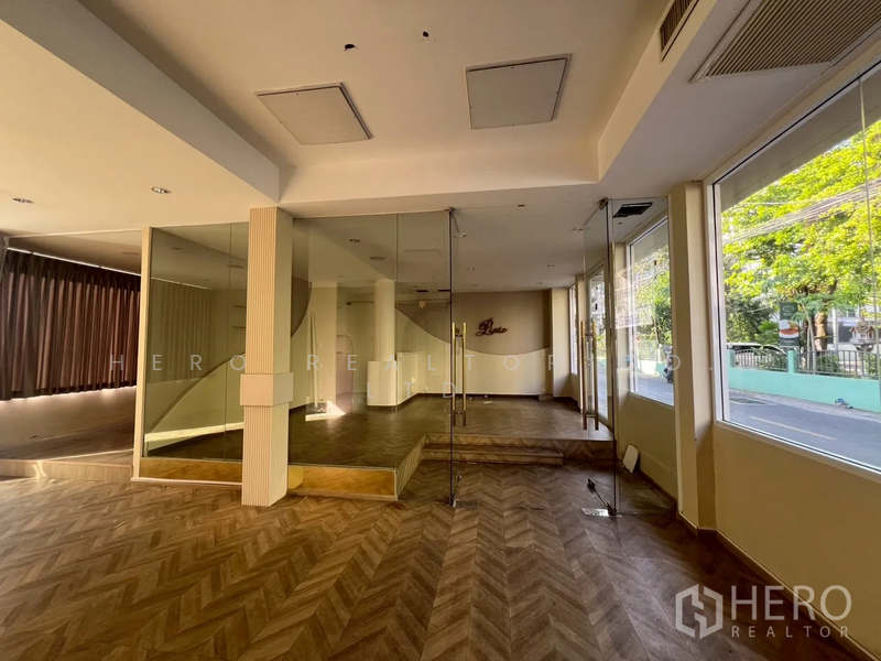 For Rent - For rent Retail Space 200sqm in Khlong Tan Nuea, Watthana, Bangkok BTS Ekkamai HRE00167, Bangkok