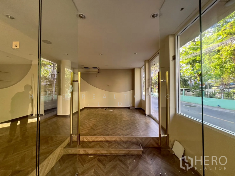 For Rent - For rent Retail Space 200sqm in Khlong Tan Nuea, Watthana, Bangkok BTS Ekkamai HRE00167, Bangkok