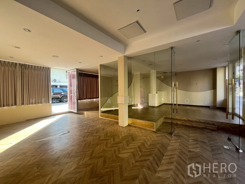 For Rent - For rent Retail Space 200sqm in Khlong Tan Nuea, Watthana, Bangkok BTS Ekkamai HRE00167, Bangkok