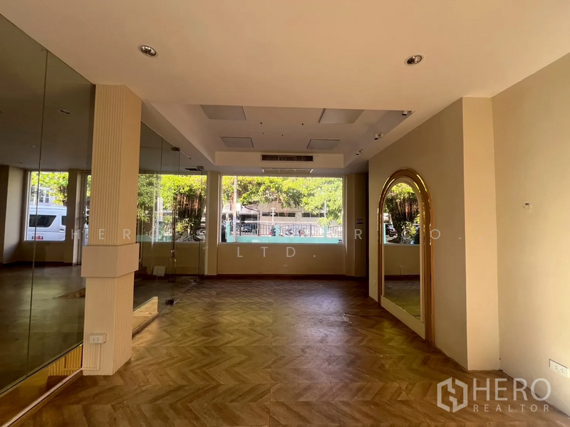 For Rent - For rent Retail Space 200sqm in Khlong Tan Nuea, Watthana, Bangkok BTS Ekkamai HRE00167, Bangkok